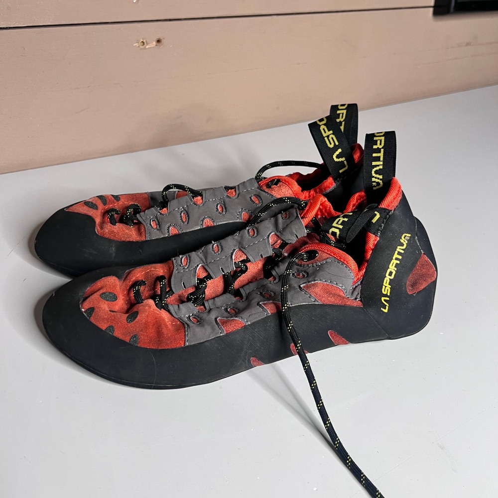 La Sportiva Tarantulace Climbing Shoes Mens 10 Red Grey Rock Climbing Gym Shoes